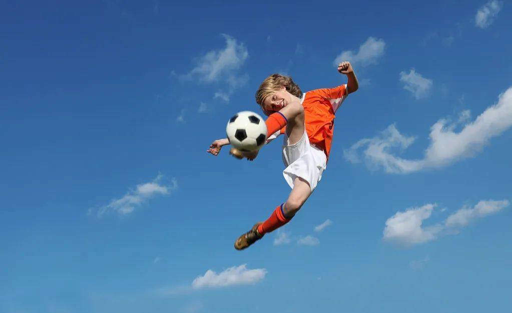 真蓝白，雷克瑟姆发布致敬巴塔哥尼亚威尔士移民的二客球衣