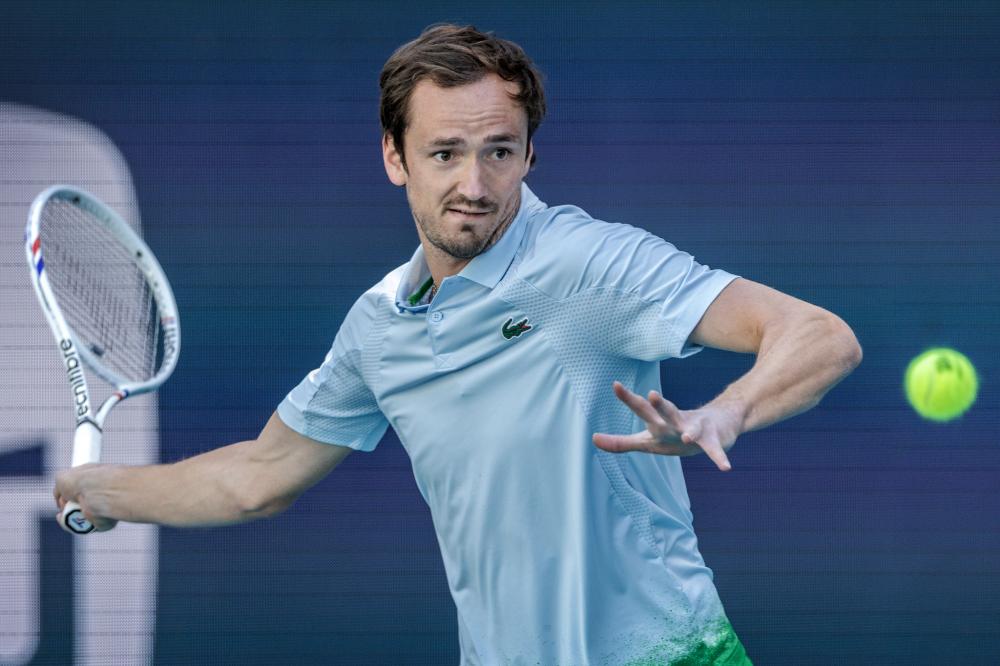 后腰全场传球成功率达 92%，表现全面