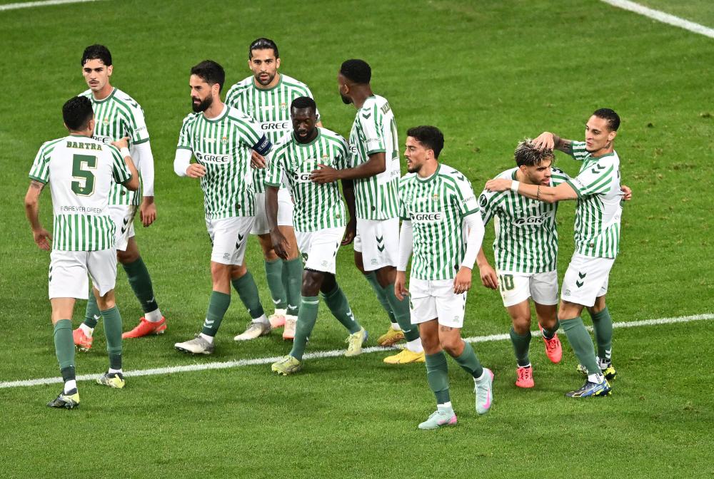 邮报：曼联球迷正计划针对个人座位许可制度发起抗议