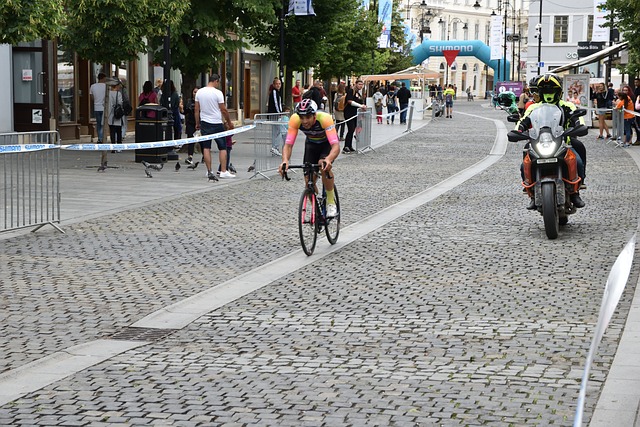 费兰·托雷斯戴帽斩获赛季11球，超越莱万距离姆巴佩5球